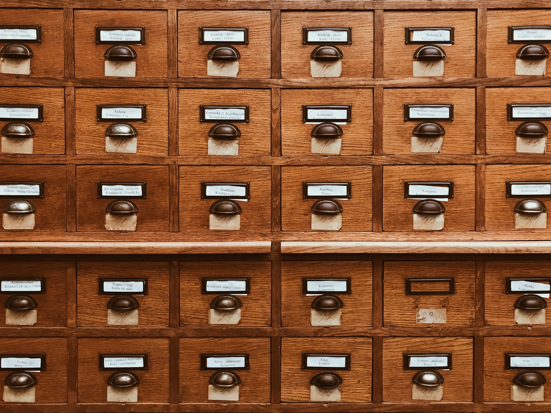 Brown wooden drawer Photo by Jan Kolar / VUI Designer on Unsplash